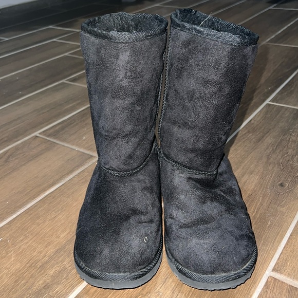 Uggs - Picture 2 of 2